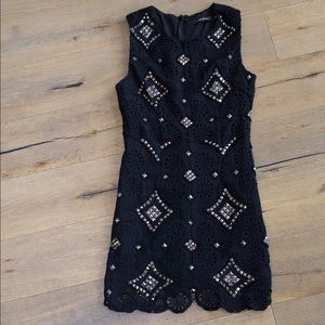 SUPER FLATTERING LACE EVENING DRESS WITH STUDS